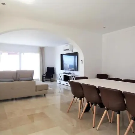 Villa Luxury 7 Bedroom Heated Pool Hot Tub 5 Mins From The Sleeps 16 Benalmádena