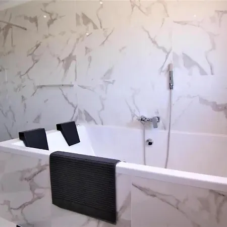 Villa Luxury 7 Bedroom Heated Pool Hot Tub 5 Mins From The Sleeps 16